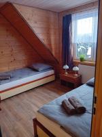 Tweepersoonskamer met 2 Aparte Bedden en Eigen Badkamer