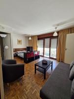 Vaste studio 10 min ORLY 20 min Paris by RER B - B&B