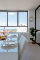 Breezy Kings Beach Apartment with Ocean Views - B&B Caloundra