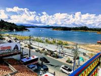 Aptos Plaza Principal, con y sin Vista al Embalse, frente Autobús, a 8 minutos de la Piedra del Peñol, TODO CERCA!!! - Ferienwohnung Guatapé