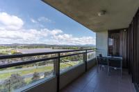 2-Bed with Gym, Tennis Court & Stunning Lake Views - Chambres d’hôtes