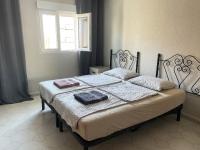 Appartamento con 2 Camere da Letto, Balcone e Vista mare