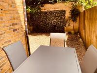 Stunning 4 Bedroom House - Bed and Breakfast