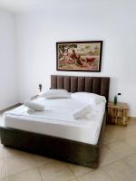 Two-Bedroom Family Room with Balcony (5 Adults)