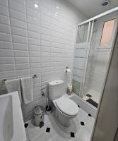Family Flat Near Ramblas BCN 5 rooms - Ferienwohnung