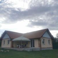 Vöröstölgy Vendégház - B&B