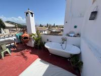 Cosy House, Sunny Terrace, Amazing Views & Outdoor Bathtub! - Bed and Breakfast Granada