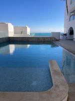 Luxueux Appartement 70m2-Rez de chaussée- pied dans l'eau-10 m de la Piscine collective- centre ville d'Hammamet,dans la partie residentielle de l'hôtel Dar Hayet-1 suite Parentale-1 chambre avec 1 grand lit double-Grande terrasse - Chambres d'hôtes Hammamet