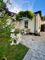 Castle Garden Villa - B&B