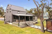 Cozy Farmhouse With Hot Tub, Fireplace Near Wineries - B&B