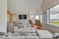 5 Mi to Provincetown! Water-View Beach House - B&B Truro