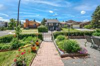 Close ro Stempede UC &DT 5Bed 2BA Home Dbl Garage Fenced yard Pet OK - Chambres d'hôtes Calgary