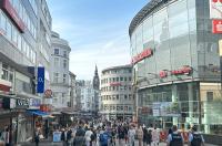 Stylish and Modern 2-Room Apartment in Wuppertal City Center - B&B