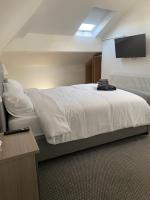 Spacious 2 bedroom apartment - B&B