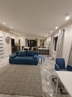 Airport Private Apartment, Advance Registration, No Reception, Self Check-in, Calm Environment, Non-Smoking Guests - B&B Kněžívka