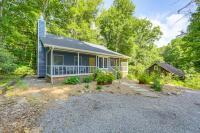 Maggie Valley Cottage with Hot Tub and Creek View! - B&B