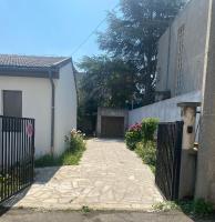 Maison Donizetti avec jardin et parking - proche métro - B&B