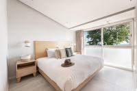 Three-Bedroom Apartment with Lake View