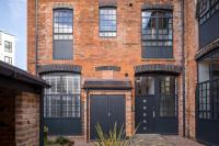 Elliot Oliver - Stylish 2 Bedroom Town Centre Apartment - Ferienwohnung
