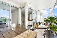 Perfection, Style, 2BR, 2BA, 2 Free Carpark 400m to Eden Park - B&B Auckland