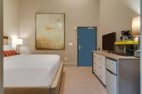 Downtown King Studio w/Kitchenette - Unit 2