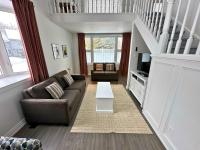 Four Season Family Retreat with Pool Access - B&B