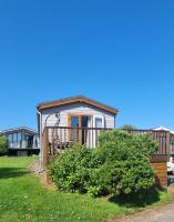 42 pine lodge & sea views - B&B