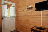 Bear Hugs - Cozy Cottage - WiFi - Rustic Decor - Country Style Kitchen - Perfect for a Couples Getaway! - B&B Red River