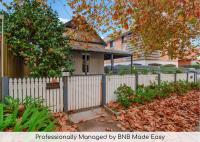 Rose Cottage - Stroll to CBD, Leafy Setting - B&B
