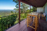 Montville Retreat With Hinterland & Coastal Views - B&B Mandeville
