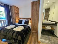 Three-Bedroom Deluxe Apartment
