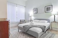 Vibrant 2-BR Luxe Flat Adjacent Eastern Market Walk to METRO Barracks Row Capitol Hill - Bed and Breakfast Washington