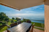 Apartamento de 2 dormitorios con vistas al lago