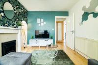 Spacious 6-Bed Home in Coventry, Warwick, West Midlands- Free Parking, Super Fast WiFi - B&B Coventry