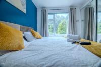 Spacious 6-Bed Home in Coventry, Warwick, West Midlands- Free Parking, Super Fast WiFi - B&B