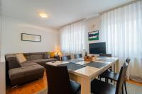 Flexible SelfCheckIns 97 - Zagreb - Garden - Parking- Loggia - 2 Bedrooms - B&B