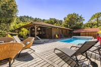 villa bois typique du bassin avec piscine chauffée au bord du lac, La Gde Escoure - B&B Lacanau