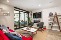 Pier to Pier - B&B Newport Beach