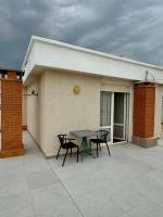 Redi's Seaside Terrace Studio - Ferienwohnung Durrës