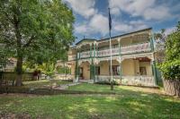 B&B Brisbane - Grove Manor - Bed and Breakfast Brisbane