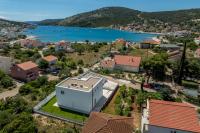 Villa Sea View - heated pool & 2 mins to the beach - B&B Vinišće