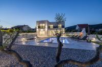Villa Sea View - heated pool & 2 mins to the beach - B&B Vinišće