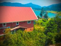 Serendipity Lake Artistic Bungalow by Heidis Home - B&B Nuwara Eliya