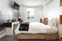 Deluxe King Room with terrace views