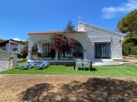Independent Villa BEACH HOUSE EL BOSQUE - Chambres d'hôtes La Cala De Mijas
