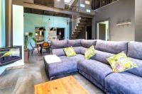 Black House- Sorprendente casa estilo industrial - B&B Olot