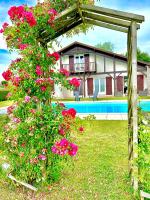 La villa Landaise avec piscine - Bed and Breakfast