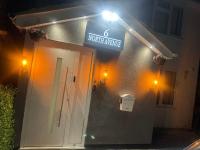 North Avenue Guest House Ltd, Heathrow Airport-Free Parking - B&B
