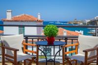 Seaview comfy flat in Andros - walk to beach - B&B