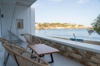 Beachfront cycladic suite Irene Apartments boutique hotel - B&B Kanala